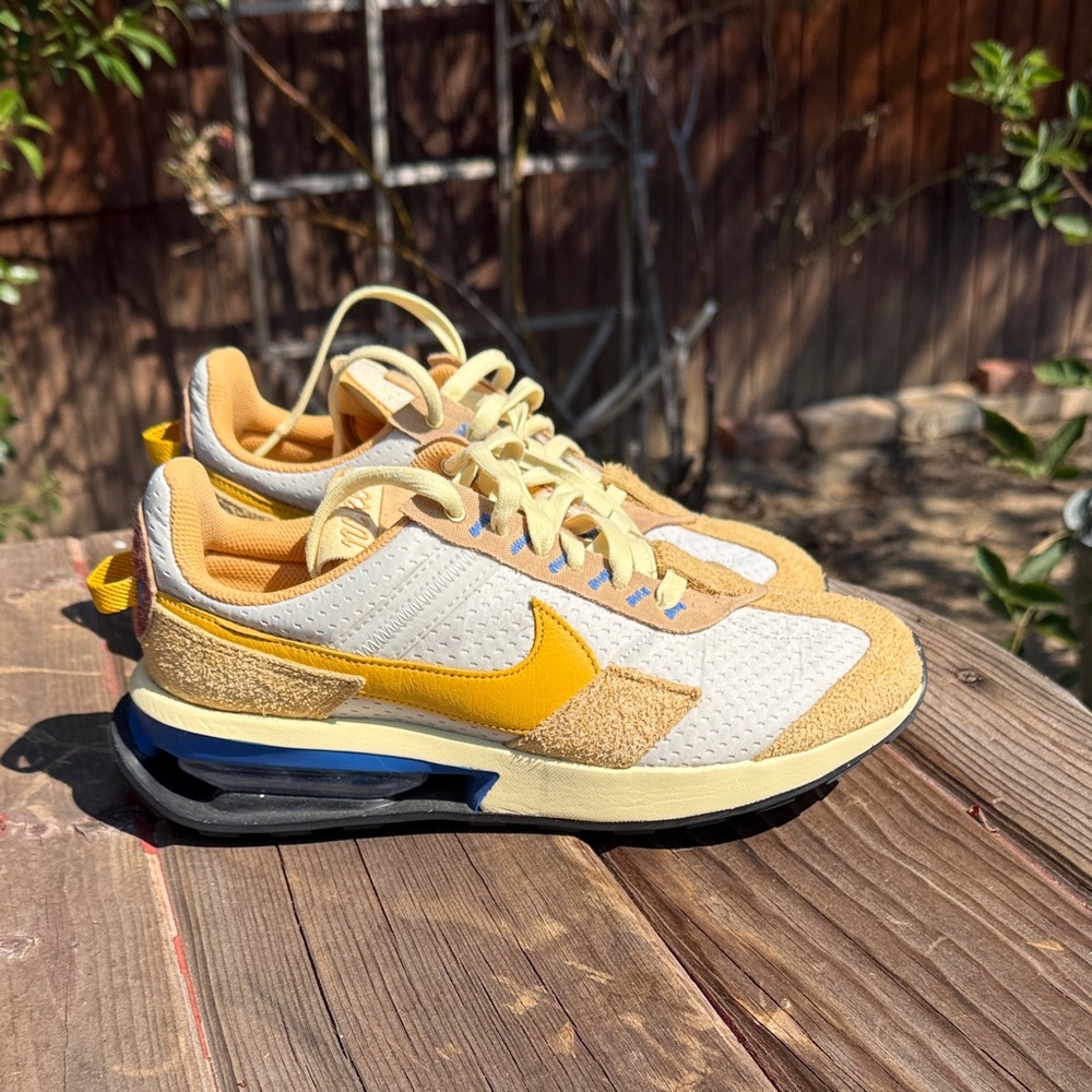 Nike Air Max Sneakers with Yellow and Tan Accents. Men’s sz 8 or Women’s sz 9.5